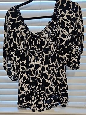 Black & White Floral Puff-Sleeve Women's Top
